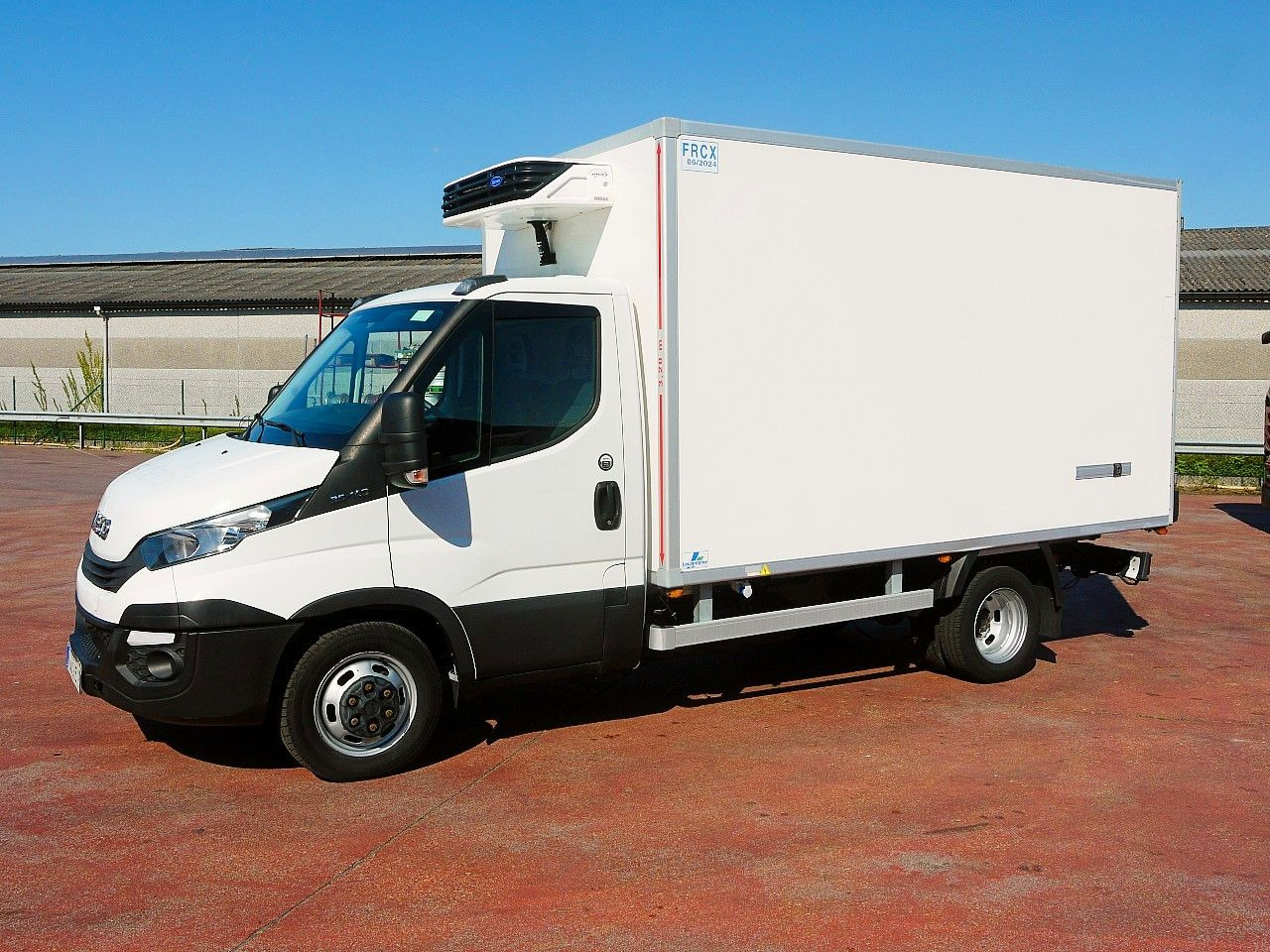 Iveco 35C14 DAILY KUHLKOFFER CARRIER XARIOS 350 -20C - Carrinha frigorífica: foto 3 Iveco 35C14 DAILY KUHLKOFFER CARRIER XARIOS 350 -20C - Carrinha frigorífica: foto 3