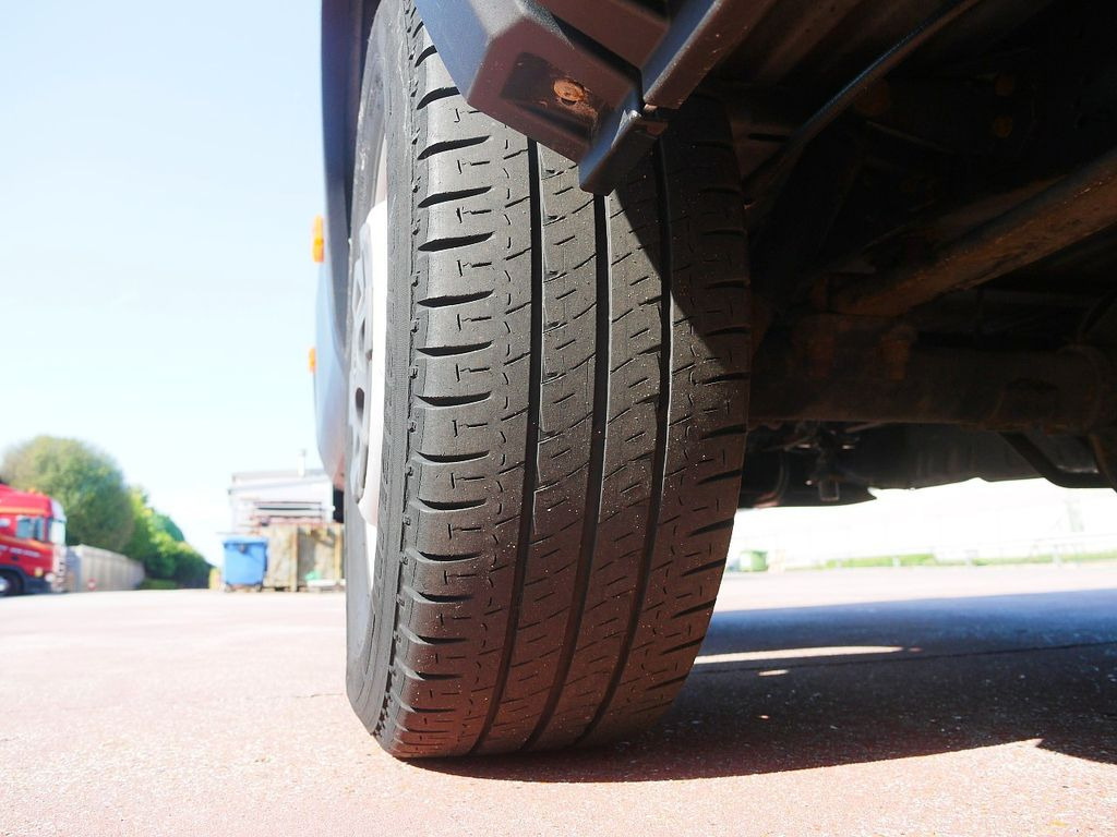Carrinha frigorífica Iveco 35S18 DAILY KUHLKASTENWAGEN THERMOKING V300 MT: foto 16