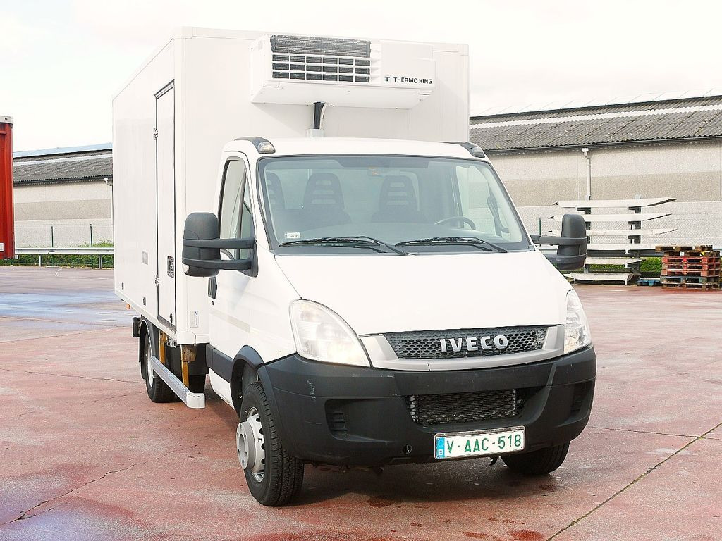 Iveco 60C15 65 70 DAILY KUHLKOFFER THERMOKING V500 A/C - Carrinha frigorífica: foto 1 Iveco 60C15 65 70 DAILY KUHLKOFFER THERMOKING V500 A/C - Carrinha frigorífica: foto 1