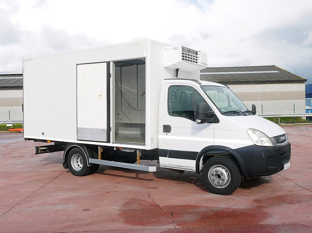 Iveco 60C15 65 70 DAILY KUHLKOFFER THERMOKING V500 A/C - Carrinha frigorífica: foto 3 Iveco 60C15 65 70 DAILY KUHLKOFFER THERMOKING V500 A/C - Carrinha frigorífica: foto 3