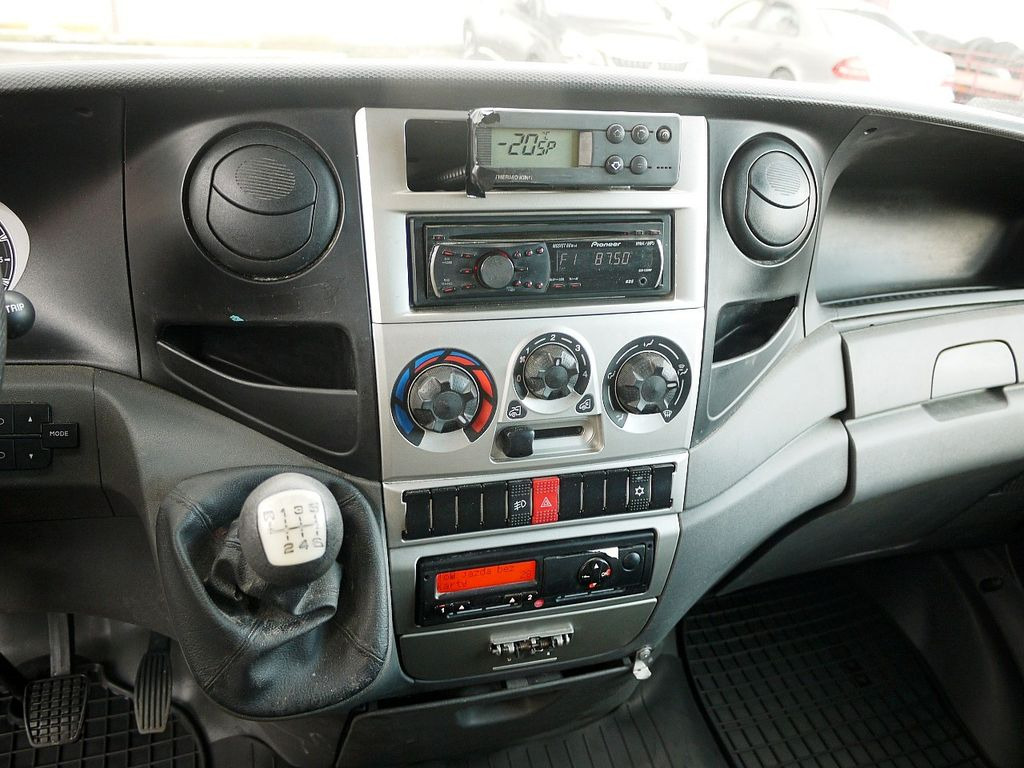 Carrinha frigorífica Iveco 60C15 65 70 DAILY KUHLKOFFER THERMOKING V500 A/C Iveco 60C15 65 70 DAILY KUHLKOFFER THERMOKING V500 A/C: foto 14