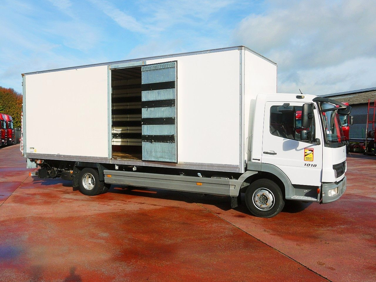 Mercedes-Benz 1018 ATEGO MEUBEL KOFFER A/C LBW LUFT 112tkm - Caminhão furgão: foto 3 Mercedes-Benz 1018 ATEGO MEUBEL KOFFER A/C LBW LUFT 112tkm - Caminhão furgão: foto 3
