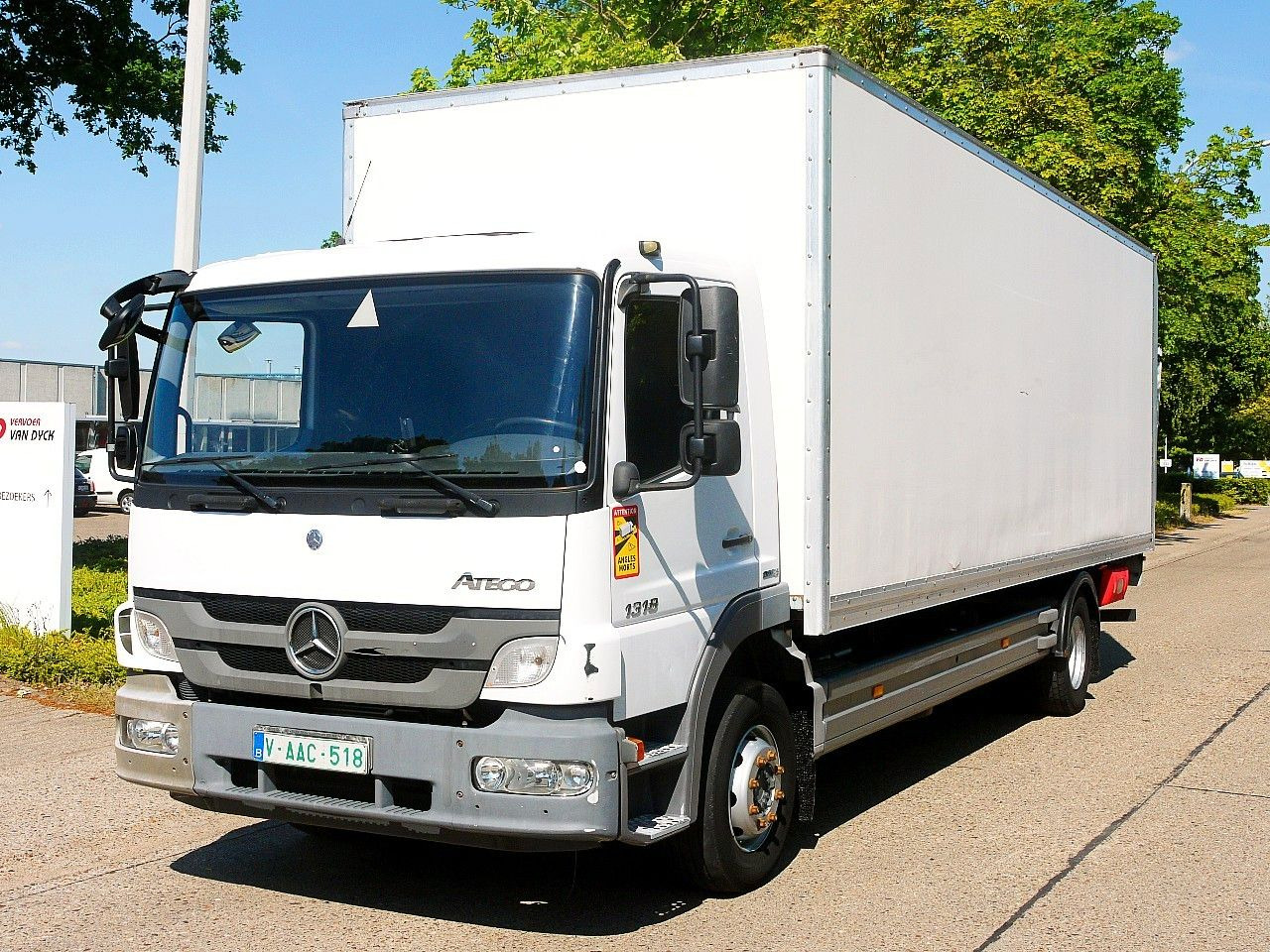 Mercedes-Benz 1318 ATEGO MEUBEL KOFFER LBW MANUAL LUFTFEDERNG - Caminhão furgão: foto 1 Mercedes-Benz 1318 ATEGO MEUBEL KOFFER LBW MANUAL LUFTFEDERNG - Caminhão furgão: foto 1