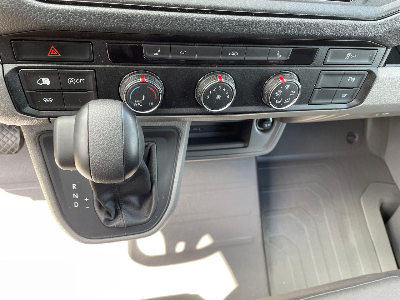 Automóvel MAN TGE 3.160 L3H3 MIXTO LED AHK NAVI GRA RWD SITZH: foto 20 Automóvel MAN TGE 3.160 L3H3 MIXTO LED AHK NAVI GRA RWD SITZH: foto 20