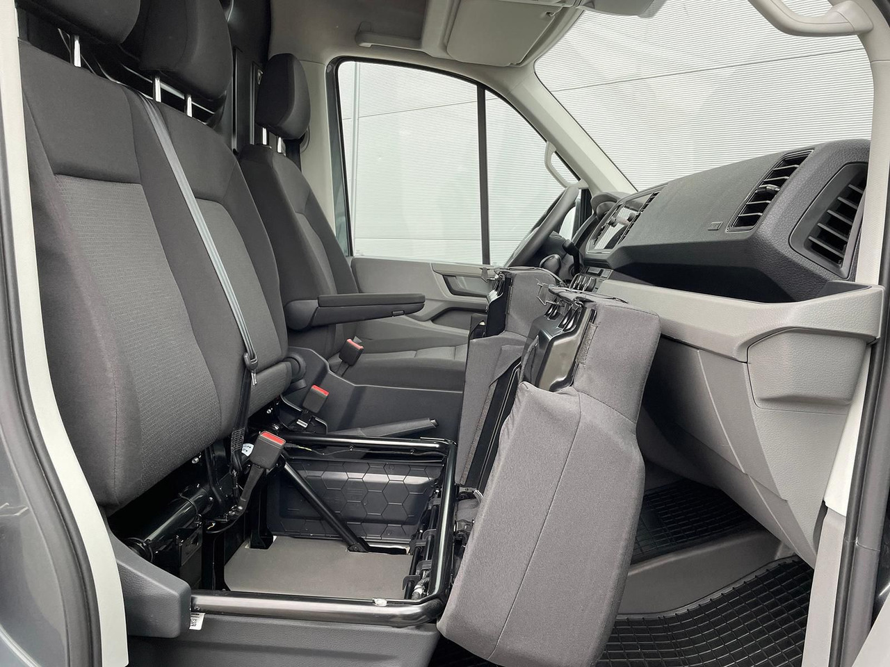 Automóvel MAN TGE 3.160 L4H3 KASTEN TEMPOMAT AHK SITZHZ DAB: foto 25