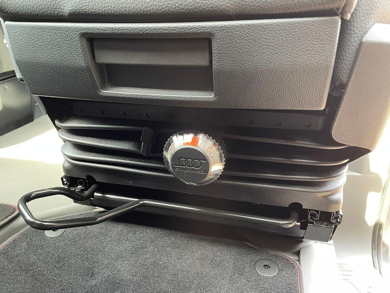 Automóvel MAN TGE 3.180 Kombi L3H2 4x4 INDIVIDUAL S LED ACC: foto 28