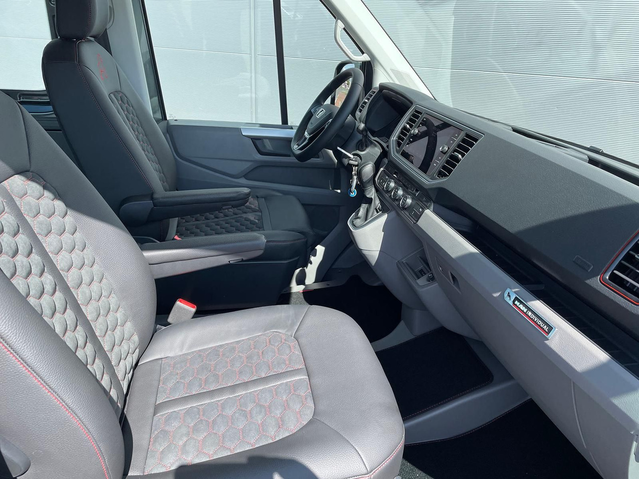 Automóvel MAN TGE 3.180 L3H2 MIXTO 4x4 INDIVIDUAL S ACC: foto 28