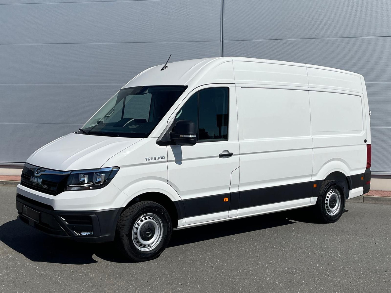 MAN TGE 3.180 L3H3 Kasten KAMERA NAVI DAB SITZH TEMP - Automóvel: foto 1 MAN TGE 3.180 L3H3 Kasten KAMERA NAVI DAB SITZH TEMP - Automóvel: foto 1