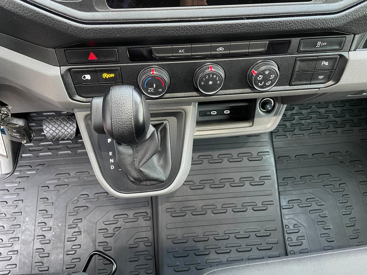 Automóvel nuevo MAN TGE 3.180 L3H3 MIXTO 4x4 AUTOM DIFF AHK TEMP: foto 17