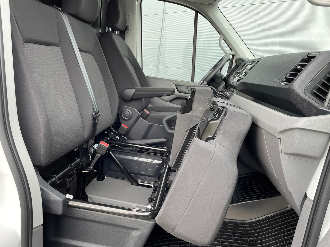 Automóvel MAN TGE 3.180 L4H3 Kasten 4x4 LED TEMPOMAT DIFF AHK: foto 16