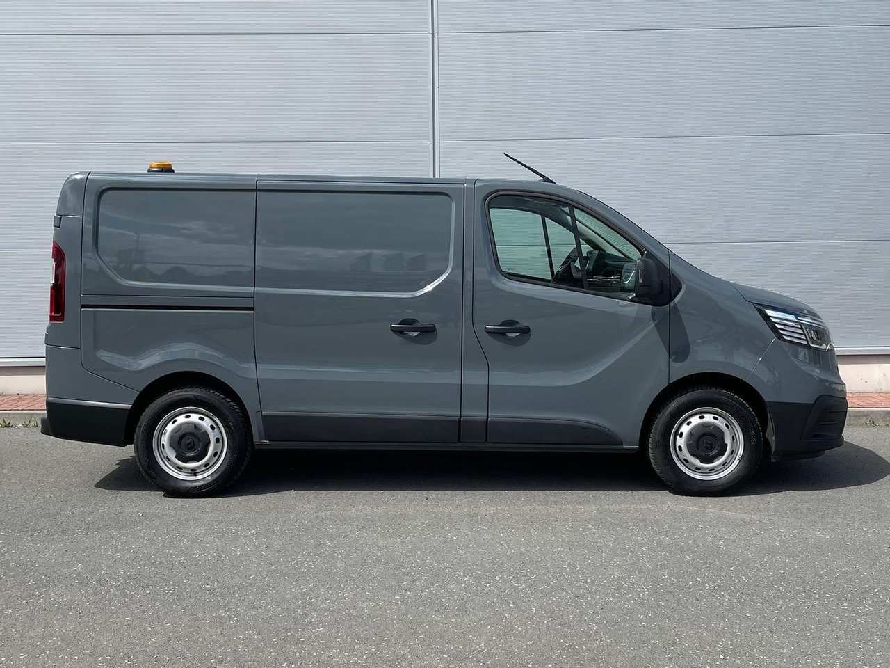 Renault Trafic Kasten RED EDITION L1H1 AHK LED DAB MFL - Furgão: foto 5 Renault Trafic Kasten RED EDITION L1H1 AHK LED DAB MFL - Furgão: foto 5