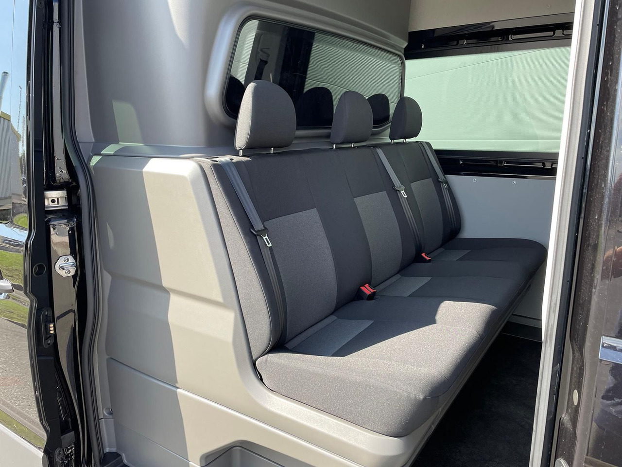 Volkswagen Crafter 35 Kasten PLUS L4H3 6SITZE MIXTO NAV AHK - Furgão, Carrinha cabine dupla: foto 2 Volkswagen Crafter 35 Kasten PLUS L4H3 6SITZE MIXTO NAV AHK - Furgão, Carrinha cabine dupla: foto 2
