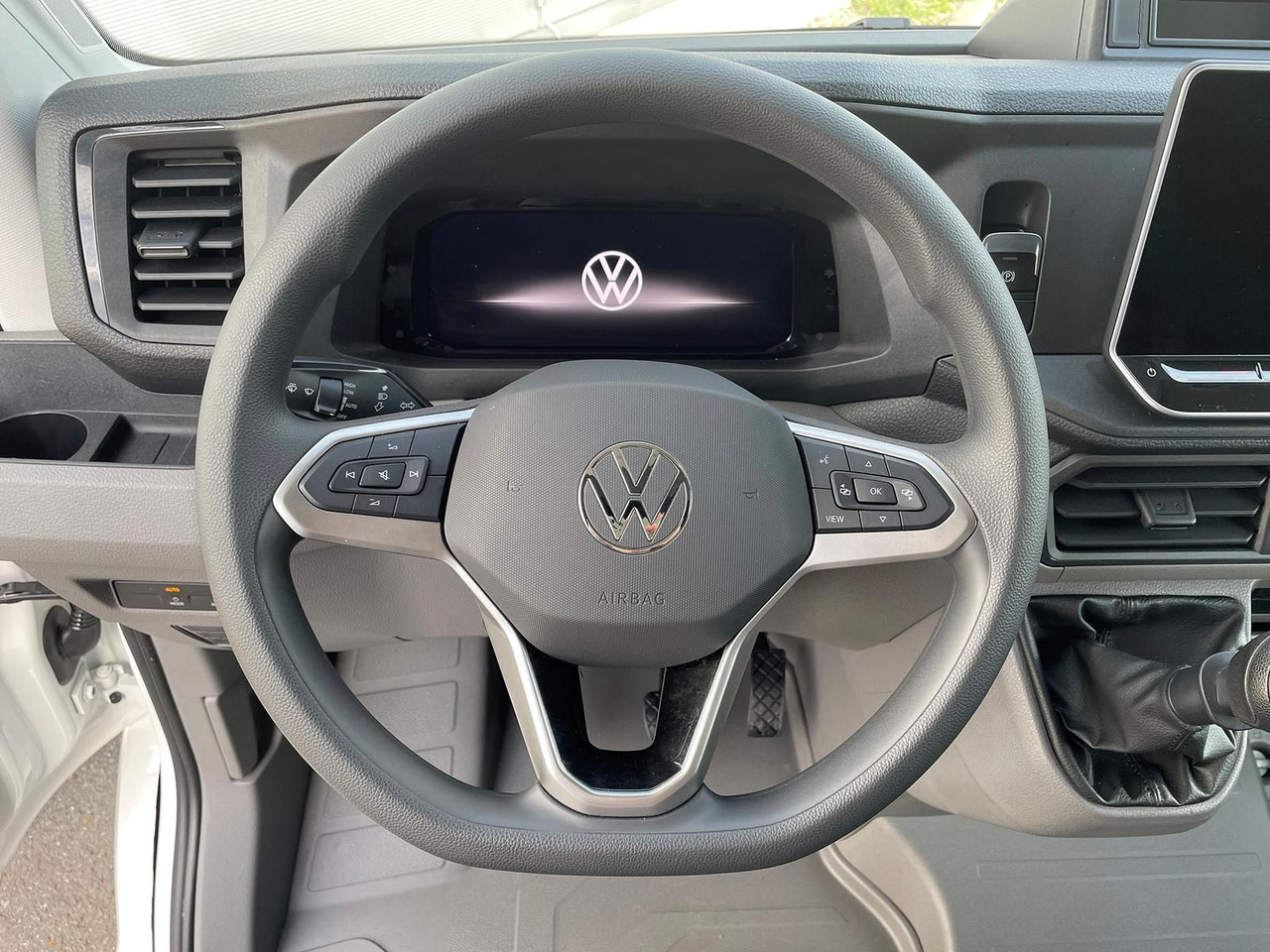 Furgão Volkswagen Crafter Kasten 35 L4H3 KAMERA KLIMA DAB: foto 13 Furgão Volkswagen Crafter Kasten 35 L4H3 KAMERA KLIMA DAB: foto 13