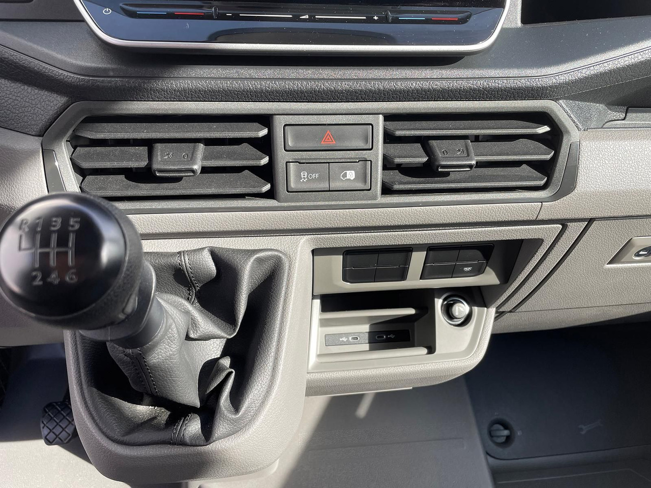 Furgão Volkswagen Crafter Kasten 35 L4H3 KAMERA KLIMA DAB: foto 29 Furgão Volkswagen Crafter Kasten 35 L4H3 KAMERA KLIMA DAB: foto 29