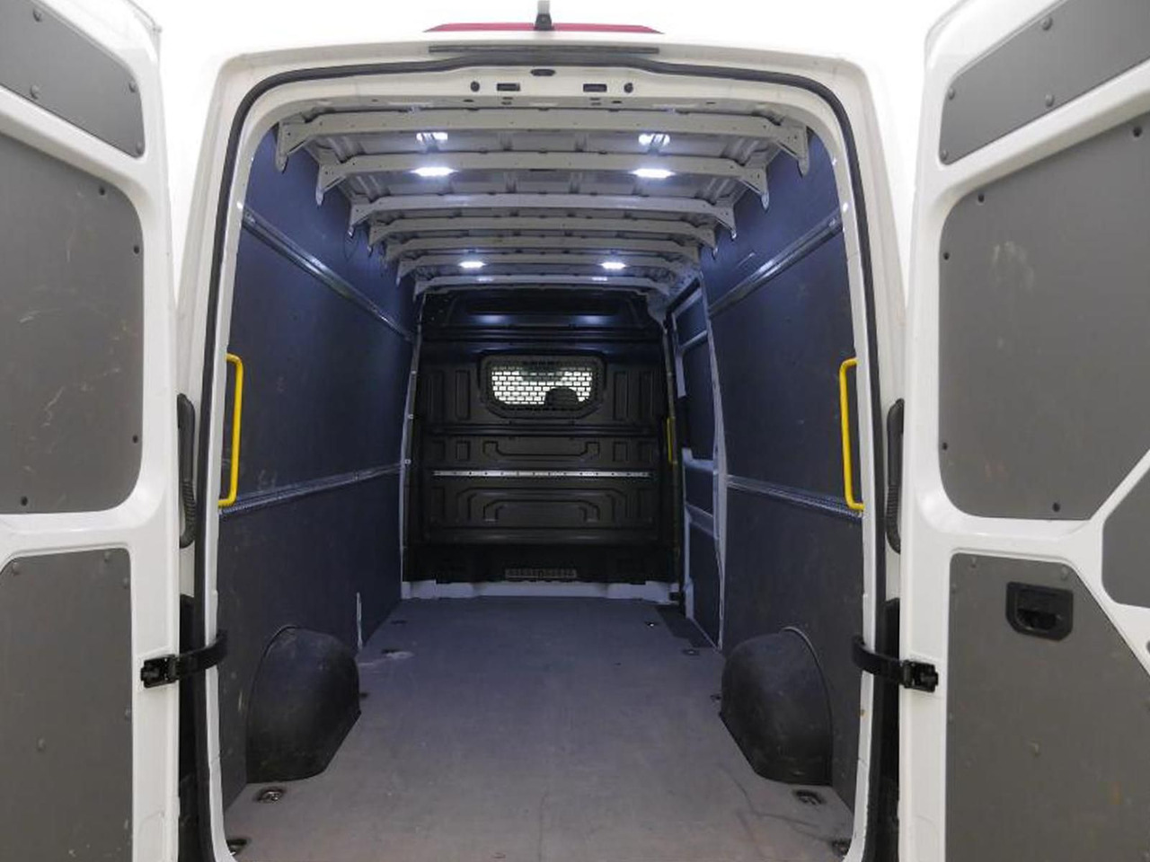 Volkswagen Crafter Kasten 35 L4H3 KAMERA KLIMA SITZHZ DAB - Furgão de passageiros: foto 5 Volkswagen Crafter Kasten 35 L4H3 KAMERA KLIMA SITZHZ DAB - Furgão de passageiros: foto 5