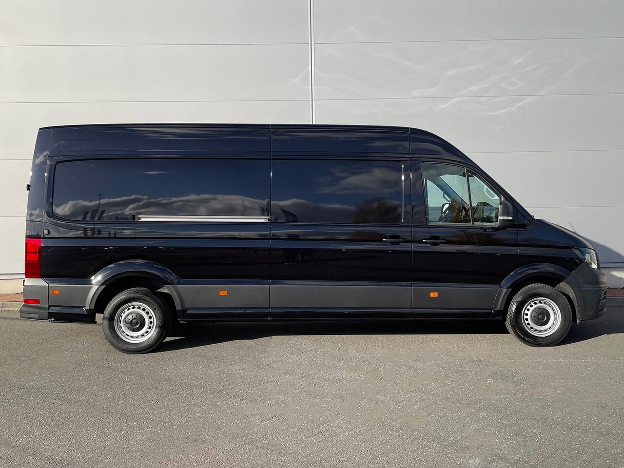 Volkswagen Crafter Kasten 35 L4H3 NAV SITZHZ AHK DAB KAMERA - Furgão de passageiros: foto 5 Volkswagen Crafter Kasten 35 L4H3 NAV SITZHZ AHK DAB KAMERA - Furgão de passageiros: foto 5