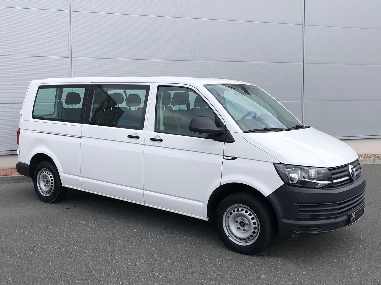 Volkswagen T6 Transporter 2.0 TDI Kombi lang 9-SITZE TEMP - Carro perua: foto 2 Volkswagen T6 Transporter 2.0 TDI Kombi lang 9-SITZE TEMP - Carro perua: foto 2