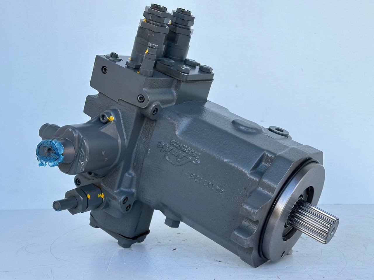 LIEBHERR - LINDE Original Hydromotor Typ:HMF75-02 2560 G 03 mit ID-Nr.10007106. A914 B-LI, A914 LI, A924 B-LI, A924 LI, MG15, MBG12, MG20, MFG10, BG12H #HYX293G00103# - Motor hidráulico de Escavadeira de rodas: foto 3 LIEBHERR - LINDE Original Hydromotor Typ:HMF75-02 2560 G 03 mit ID-Nr.10007106. A914 B-LI, A914 LI, A924 B-LI, A924 LI, MG15, MBG12, MG20, MFG10, BG12H #HYX293G00103# - Motor hidráulico de Escavadeira de rodas: foto 3