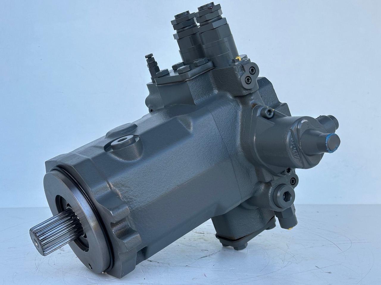 LIEBHERR - LINDE Original Hydromotor Typ:HMF75-02 2560 G 03 mit ID-Nr.10007106. A914 B-LI, A914 LI, A924 B-LI, A924 LI, MG15, MBG12, MG20, MFG10, BG12H #HYX293G00103# - Motor hidráulico de Escavadeira de rodas: foto 1 LIEBHERR - LINDE Original Hydromotor Typ:HMF75-02 2560 G 03 mit ID-Nr.10007106. A914 B-LI, A914 LI, A924 B-LI, A924 LI, MG15, MBG12, MG20, MFG10, BG12H #HYX293G00103# - Motor hidráulico de Escavadeira de rodas: foto 1