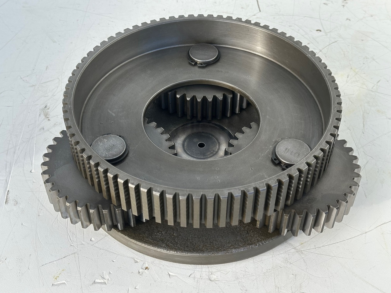 LIEBHERR Original Planetenträger ID-Nr.944171103 mit Planetenräder ID-Nr.944110603-ID-Nr.90201469 mit Lamellenträger ID-Nr.944112103. A900C,A944B,E942,LOS942,LOS944,P942,P944,R942,R944,R944B. #HRV# - Motor de giro de Escavadeira: foto 1 LIEBHERR Original Planetenträger ID-Nr.944171103 mit Planetenräder ID-Nr.944110603-ID-Nr.90201469 mit Lamellenträger ID-Nr.944112103. A900C,A944B,E942,LOS942,LOS944,P942,P944,R942,R944,R944B. #HRV# - Motor de giro de Escavadeira: foto 1