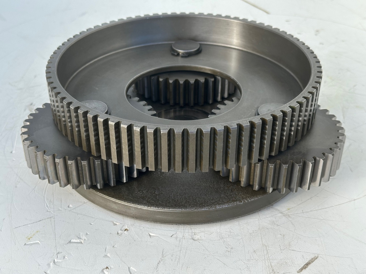 LIEBHERR Original Planetenträger ID-Nr.944171103 mit Planetenräder ID-Nr.944110603-ID-Nr.90201469 mit Lamellenträger ID-Nr.944112103. A900C,A944B,E942,LOS942,LOS944,P942,P944,R942,R944,R944B. #HRV# - Motor de giro de Escavadeira: foto 2 LIEBHERR Original Planetenträger ID-Nr.944171103 mit Planetenräder ID-Nr.944110603-ID-Nr.90201469 mit Lamellenträger ID-Nr.944112103. A900C,A944B,E942,LOS942,LOS944,P942,P944,R942,R944,R944B. #HRV# - Motor de giro de Escavadeira: foto 2