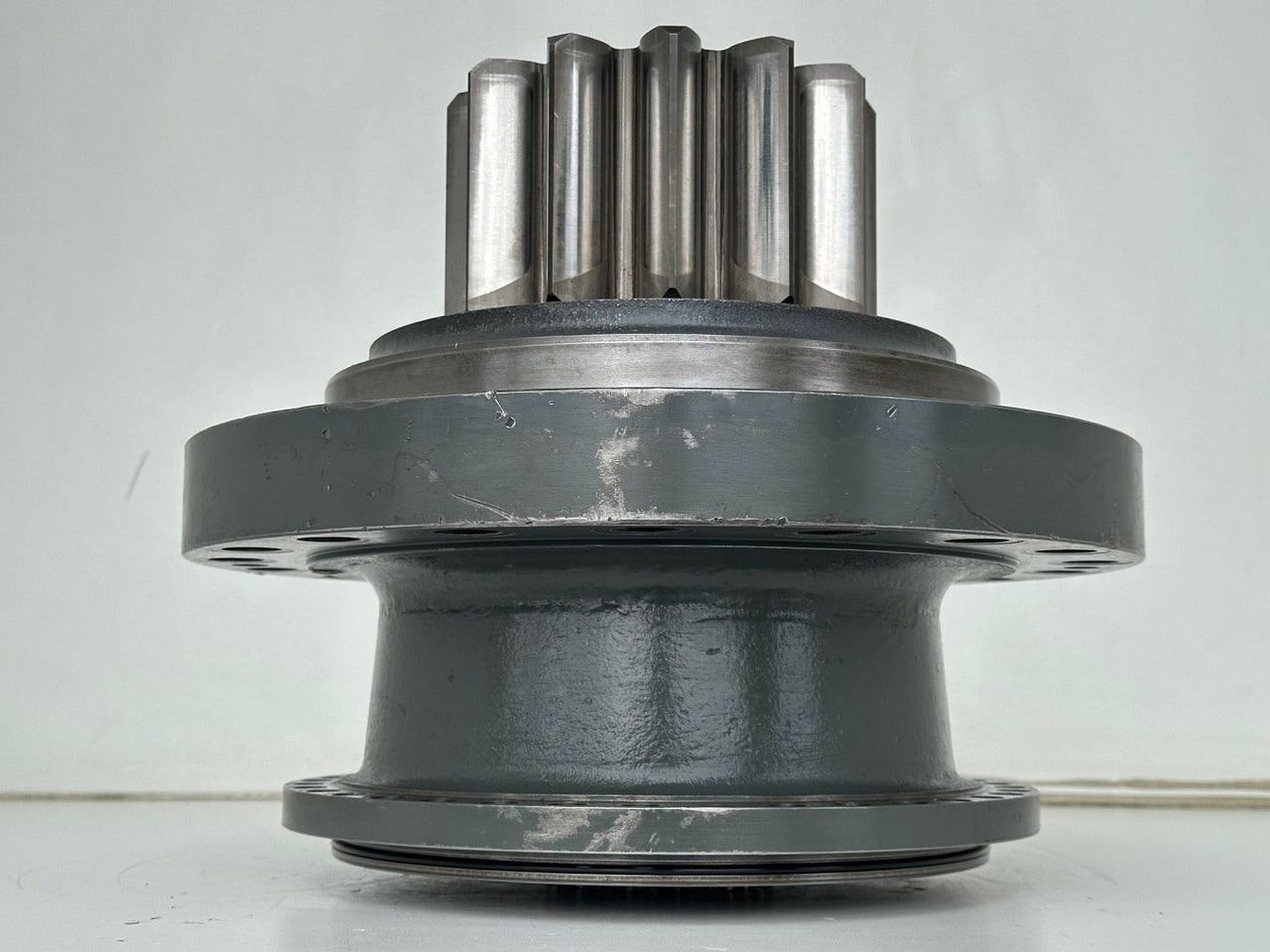Liebherr Abtriebswellengehäuse ID-Nr.90013701 mit Abtriebswelle ID-Nr.90214087. SAT275A290. R922 LC-1486. R924 LC-1487. #0871#0876# - Transmissão de Máquina de construção: foto 5 Liebherr Abtriebswellengehäuse ID-Nr.90013701 mit Abtriebswelle ID-Nr.90214087. SAT275A290. R922 LC-1486. R924 LC-1487. #0871#0876# - Transmissão de Máquina de construção: foto 5