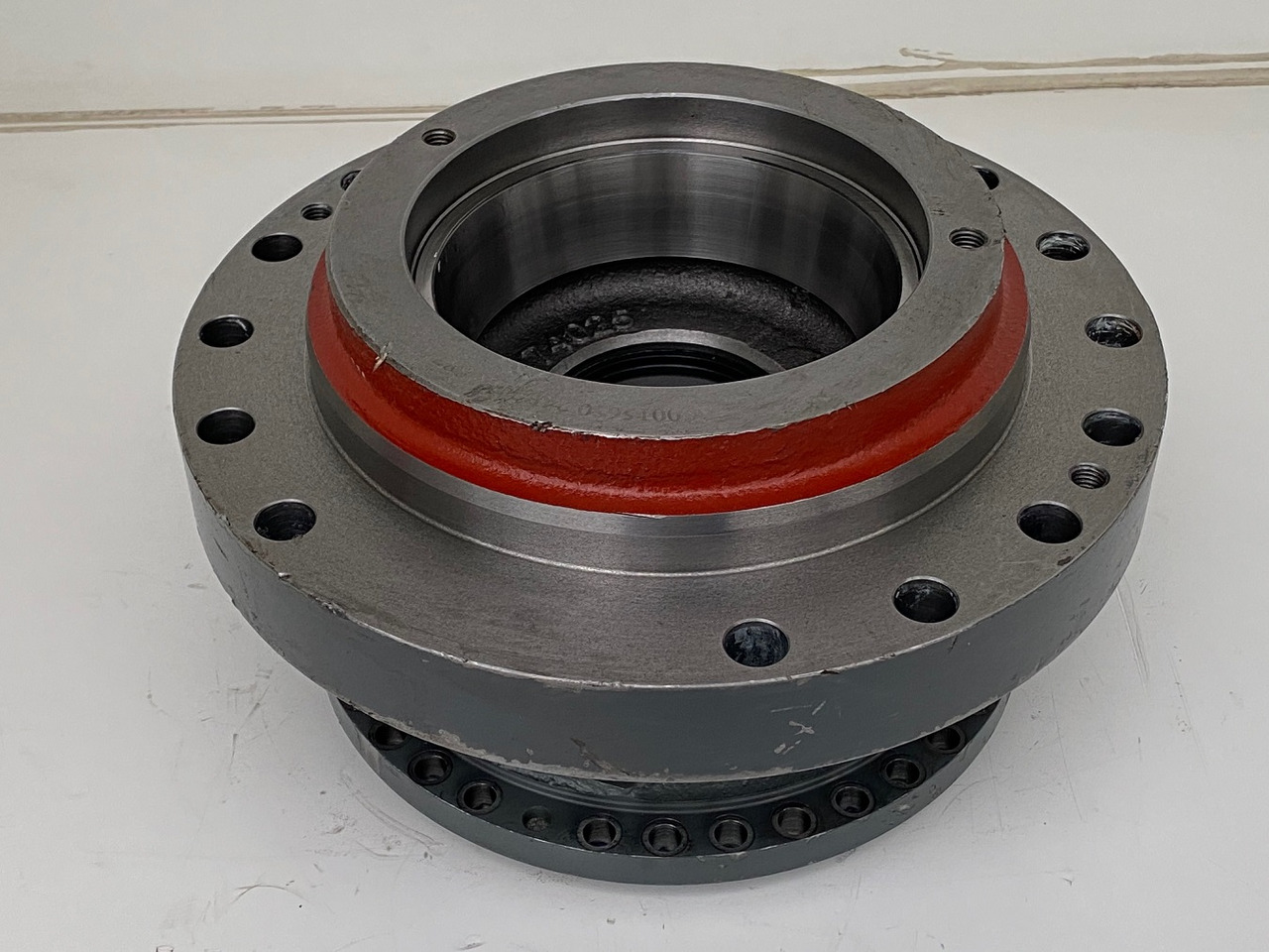 Liebherr Abtriebswellengehäuse ID-Nr.90015650 and Kegelrollenlager ID-Nr.761008503. - Motor de giro de Escavadora de rastos: foto 5 Liebherr Abtriebswellengehäuse ID-Nr.90015650 and Kegelrollenlager ID-Nr.761008503. - Motor de giro de Escavadora de rastos: foto 5