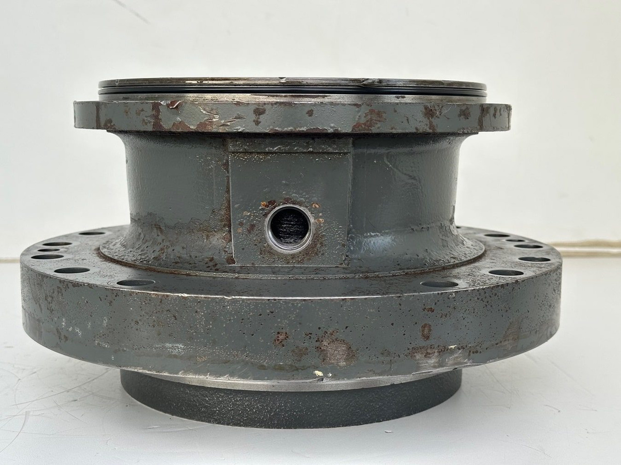 Liebherr Abtriebswellengehäuse ID-Nr.90015650 and Kegelrollenlager ID-Nr.761008503 and Kegelrollenlager ID-Nr.10195527. #BR.GE:10899#1777# - Motor de giro de Escavadora de rastos: foto 3 Liebherr Abtriebswellengehäuse ID-Nr.90015650 and Kegelrollenlager ID-Nr.761008503 and Kegelrollenlager ID-Nr.10195527. #BR.GE:10899#1777# - Motor de giro de Escavadora de rastos: foto 3