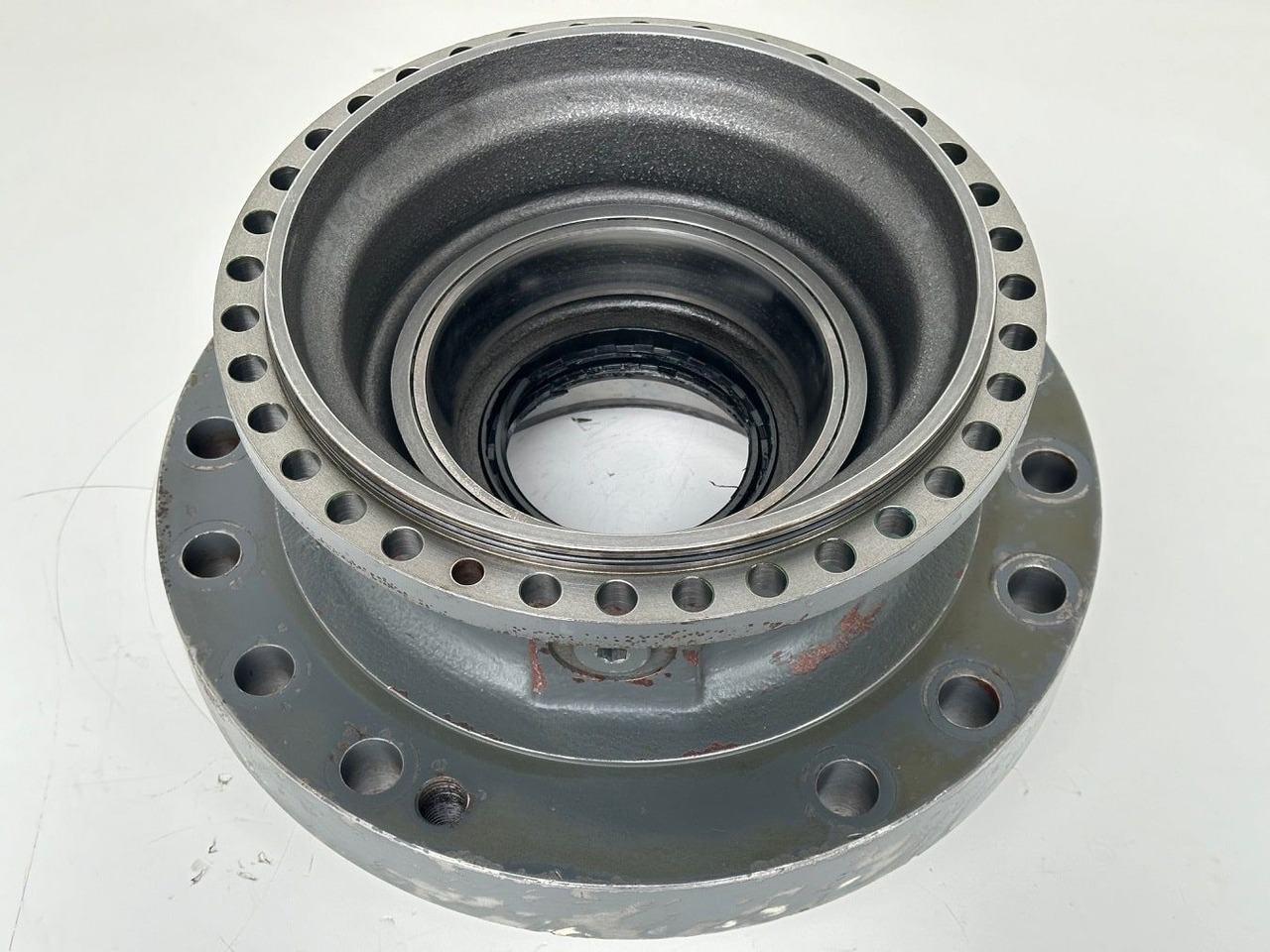 Liebherr Abtriebswellengehäuse ID-Nr.90018934. A924 HL, A924, LH30 C, LH30 M, LH35 M, LH35 MT, R922. #ABTR.GEH.0767#0764# - Motor de giro de Máquina de construção: foto 2 Liebherr Abtriebswellengehäuse ID-Nr.90018934. A924 HL, A924, LH30 C, LH30 M, LH35 M, LH35 MT, R922. #ABTR.GEH.0767#0764# - Motor de giro de Máquina de construção: foto 2