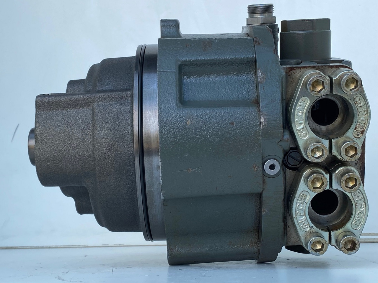 Liebherr Hydraulikeinbaumotor CMVE O 108. ID-Nr.10118562 - ID-Nr.10132610 - ID-Nr.10129048. LOS1916, LOS916, LOS926, R906, R916, R918, R920, R922, R924, R926COMP, R926, R936. #27979# - Motor hidráulico de Escavadora de rastos: foto 3 Liebherr Hydraulikeinbaumotor CMVE O 108. ID-Nr.10118562 - ID-Nr.10132610 - ID-Nr.10129048. LOS1916, LOS916, LOS926, R906, R916, R918, R920, R922, R924, R926COMP, R926, R936. #27979# - Motor hidráulico de Escavadora de rastos: foto 3