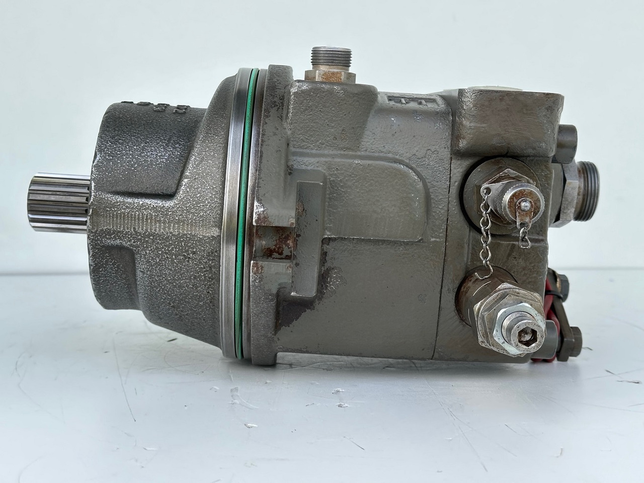 Liebherr Hydraulikeinbaumotor Typ:FMF058, ID-Nr.10122576 - ID-Nr.10145827 - ID-Nr.11371069. LOS1906, P924 COMP , R906, R906 PROTO, R916, R922, R924, R924 COMP, R926 COMP, R926 K LC. #11371069.43199# - Motor de giro de Máquina de construção: foto 5 Liebherr Hydraulikeinbaumotor Typ:FMF058, ID-Nr.10122576 - ID-Nr.10145827 - ID-Nr.11371069. LOS1906, P924 COMP , R906, R906 PROTO, R916, R922, R924, R924 COMP, R926 COMP, R926 K LC. #11371069.43199# - Motor de giro de Máquina de construção: foto 5