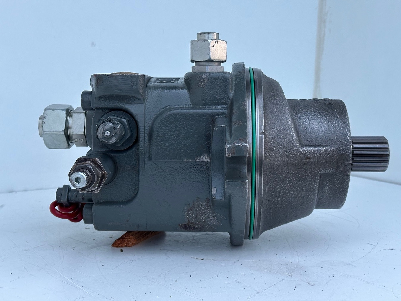 Liebherr Hydraulikeinbaumotor Typ:FMF090. ID-Nr.10139164 - ID-Nr.11371743. R946 LC, R946 LC-V, R946 NLC, R946 S-HD, R950 LC-V, R950 S-HD, R950. #11371743.11929# - Motor de giro de Escavadeira: foto 4 Liebherr Hydraulikeinbaumotor Typ:FMF090. ID-Nr.10139164 - ID-Nr.11371743. R946 LC, R946 LC-V, R946 NLC, R946 S-HD, R950 LC-V, R950 S-HD, R950. #11371743.11929# - Motor de giro de Escavadeira: foto 4