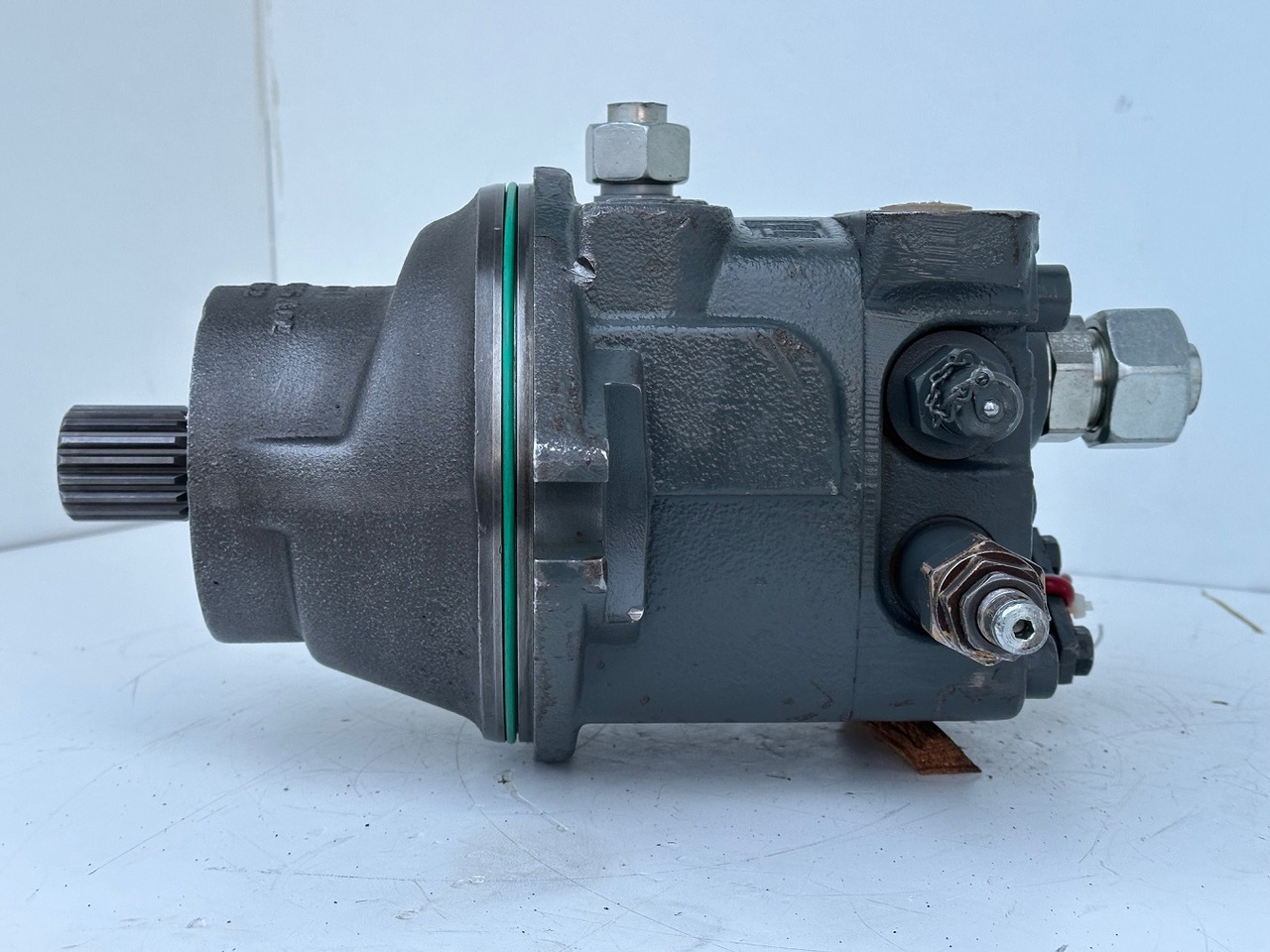 Liebherr Hydraulikeinbaumotor Typ:FMF090. ID-Nr.10139164 - ID-Nr.11371743. R946 LC, R946 LC-V, R946 NLC, R946 S-HD, R950 LC-V, R950 S-HD, R950. #11371743.11929# - Motor de giro de Escavadeira: foto 3 Liebherr Hydraulikeinbaumotor Typ:FMF090. ID-Nr.10139164 - ID-Nr.11371743. R946 LC, R946 LC-V, R946 NLC, R946 S-HD, R950 LC-V, R950 S-HD, R950. #11371743.11929# - Motor de giro de Escavadeira: foto 3