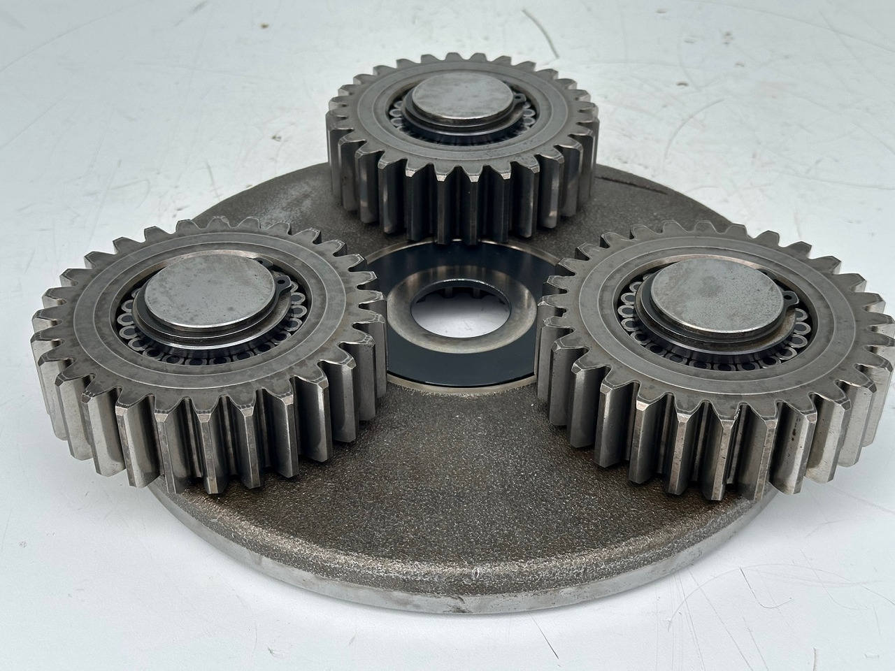 Liebherr Planetenträger ID-Nr.90024938 mit Planetenräder ID-Nr.90024939. FAT400P112 -FAT400P130 - FAT400P139. LO1936,LOS926,R926,R928,R930,R934,R936,R940,R944,R946,R950 T. #H1.6569.90024939# - Comando final de Escavadora de rastos: foto 2 Liebherr Planetenträger ID-Nr.90024938 mit Planetenräder ID-Nr.90024939. FAT400P112 -FAT400P130 - FAT400P139. LO1936,LOS926,R926,R928,R930,R934,R936,R940,R944,R946,R950 T. #H1.6569.90024939# - Comando final de Escavadora de rastos: foto 2