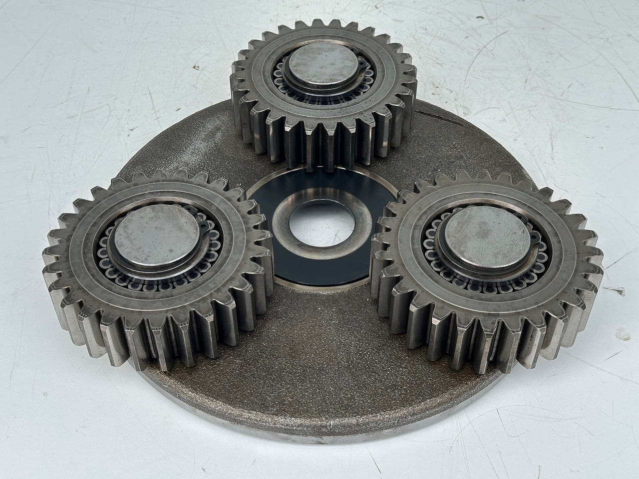 Liebherr Planetenträger ID-Nr.90024938 mit Planetenräder ID-Nr.90024939. FAT400P112 -FAT400P130 - FAT400P139. LO1936,LOS926,R926,R928,R930,R934,R936,R940,R944,R946,R950 T. #H1.6569.90024939# - Comando final de Escavadora de rastos: foto 1 Liebherr Planetenträger ID-Nr.90024938 mit Planetenräder ID-Nr.90024939. FAT400P112 -FAT400P130 - FAT400P139. LO1936,LOS926,R926,R928,R930,R934,R936,R940,R944,R946,R950 T. #H1.6569.90024939# - Comando final de Escavadora de rastos: foto 1