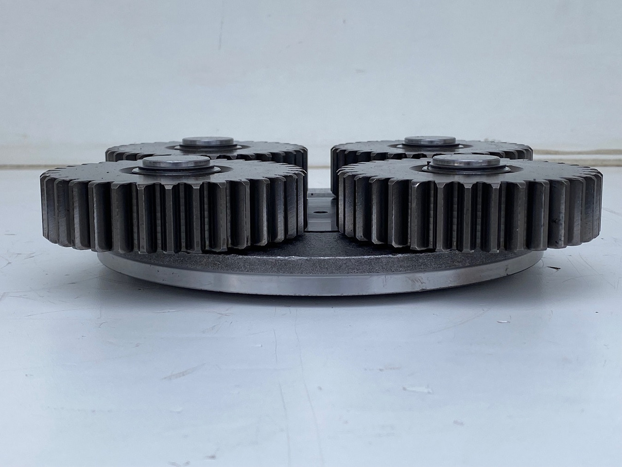 Liebherr Planetenträger ID-Nr.90216230 mit Planetenrad ID-Nr.90216231. R926-1715 - R928-1715 - R930-1716. #PL-PO161# - Motor de giro de Máquina de construção: foto 3 Liebherr Planetenträger ID-Nr.90216230 mit Planetenrad ID-Nr.90216231. R926-1715 - R928-1715 - R930-1716. #PL-PO161# - Motor de giro de Máquina de construção: foto 3