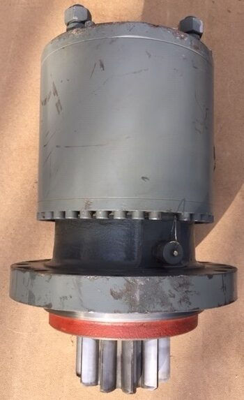 Liebherr Schwenkantrieb SAT250/283, ID-Nr.90203235 - ID-Nr.90203237 - ID-Nr.90208630. - Motor de giro de Escavadora de rastos: foto 1 Liebherr Schwenkantrieb SAT250/283, ID-Nr.90203235 - ID-Nr.90203237 - ID-Nr.90208630. - Motor de giro de Escavadora de rastos: foto 1