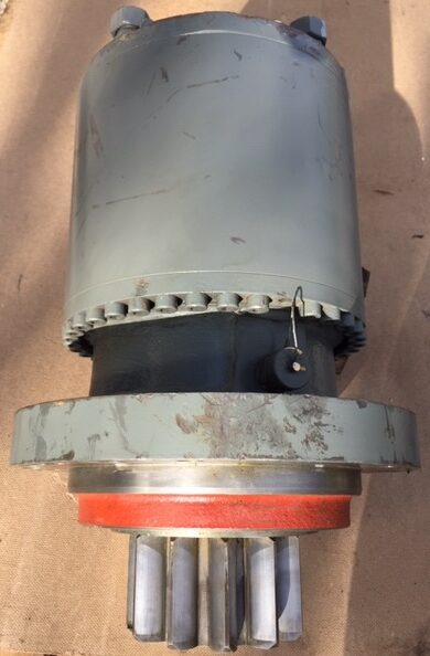 Liebherr Schwenkantrieb SAT250/283, ID-Nr.90203235 - ID-Nr.90203237 - ID-Nr.90208630. - Motor de giro de Escavadora de rastos: foto 3 Liebherr Schwenkantrieb SAT250/283, ID-Nr.90203235 - ID-Nr.90203237 - ID-Nr.90208630. - Motor de giro de Escavadora de rastos: foto 3