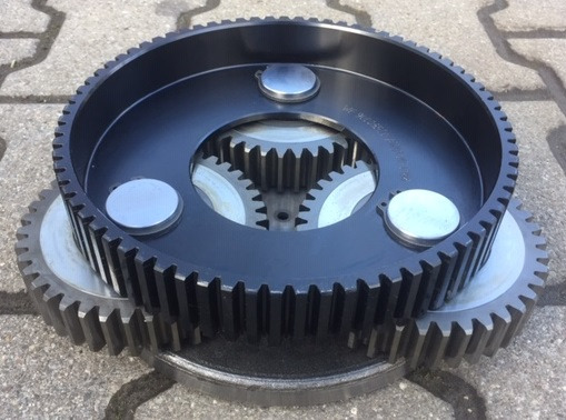 Liebherr Schwenkantrieb SAT300/282. ID-Nr.90209176 - ID-Nr.90209177 - ID-Nr.90209178. LH40, LH50. #1168# - Motor de giro de Escavadeira de rodas: foto 4 Liebherr Schwenkantrieb SAT300/282. ID-Nr.90209176 - ID-Nr.90209177 - ID-Nr.90209178. LH40, LH50. #1168# - Motor de giro de Escavadeira de rodas: foto 4