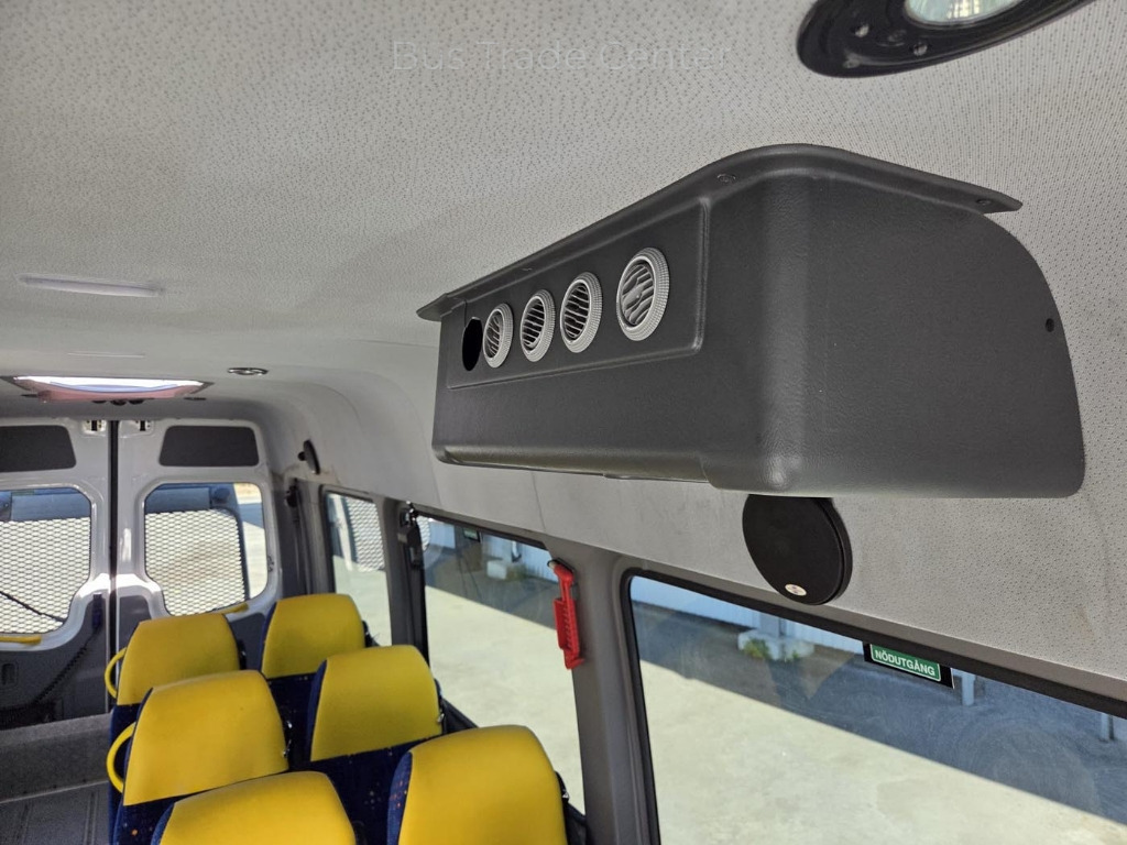 VOLKSWAGEN Crafter 50 LR // 3 units with lift - Micro-ônibus, Furgão de passageiros: foto 5 VOLKSWAGEN Crafter 50 LR // 3 units with lift - Micro-ônibus, Furgão de passageiros: foto 5