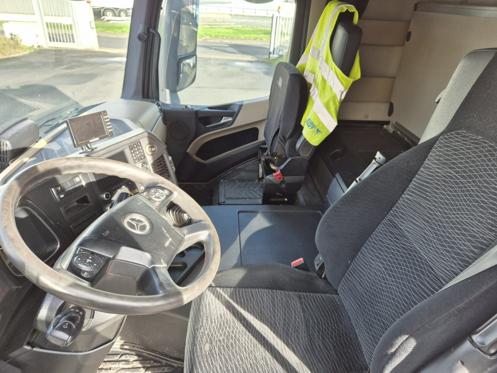 Mercedes Benz 1846 Actros (Nr. 5883) - Caminhão tanque: foto 2 Mercedes Benz 1846 Actros (Nr. 5883) - Caminhão tanque: foto 2