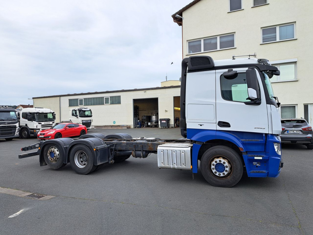 Mercedes Benz 2553 Actros 6x2 (Nr. 5790) - Caminhão chassi: foto 1 Mercedes Benz 2553 Actros 6x2 (Nr. 5790) - Caminhão chassi: foto 1