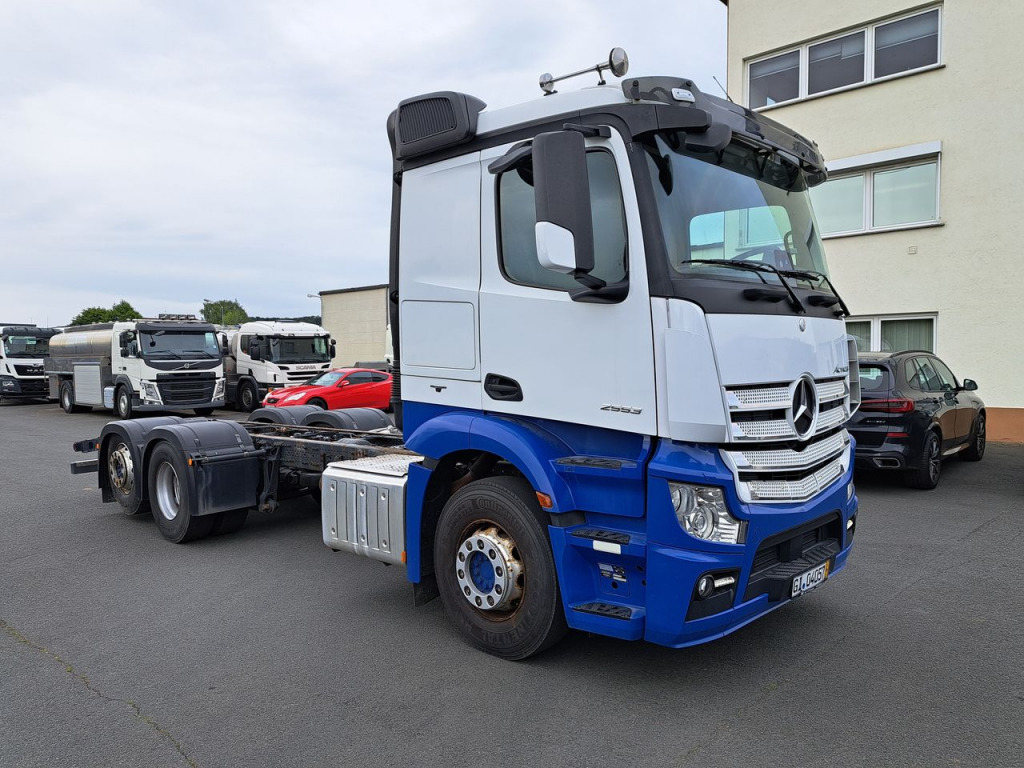 Mercedes Benz 2553 Actros 6x2 (Nr. 5790) - Caminhão chassi: foto 2 Mercedes Benz 2553 Actros 6x2 (Nr. 5790) - Caminhão chassi: foto 2