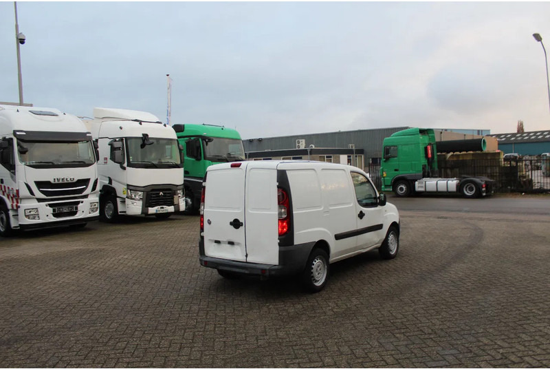 Fiat Doblò Cargo * manual * - Automóvel: foto 4 Fiat Doblò Cargo * manual * - Automóvel: foto 4