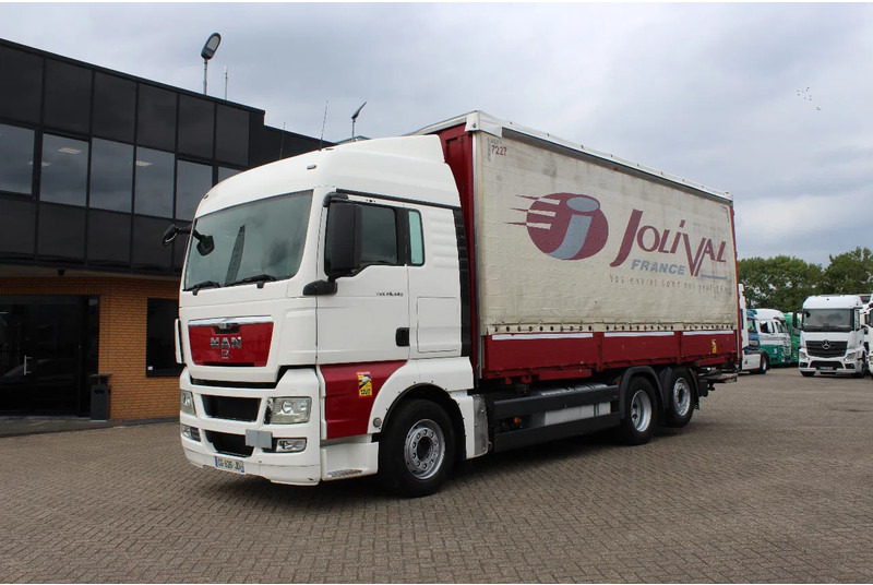 MAN TGX 26.440 * EURO5 * 6X2 * LIFT AXLE * - Caminhão com lona: foto 2 MAN TGX 26.440 * EURO5 * 6X2 * LIFT AXLE * - Caminhão com lona: foto 2
