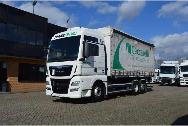 Caminhão com lona MAN TGX 26.440 * RETARDER * EURO6 * 6X2 *: foto 1