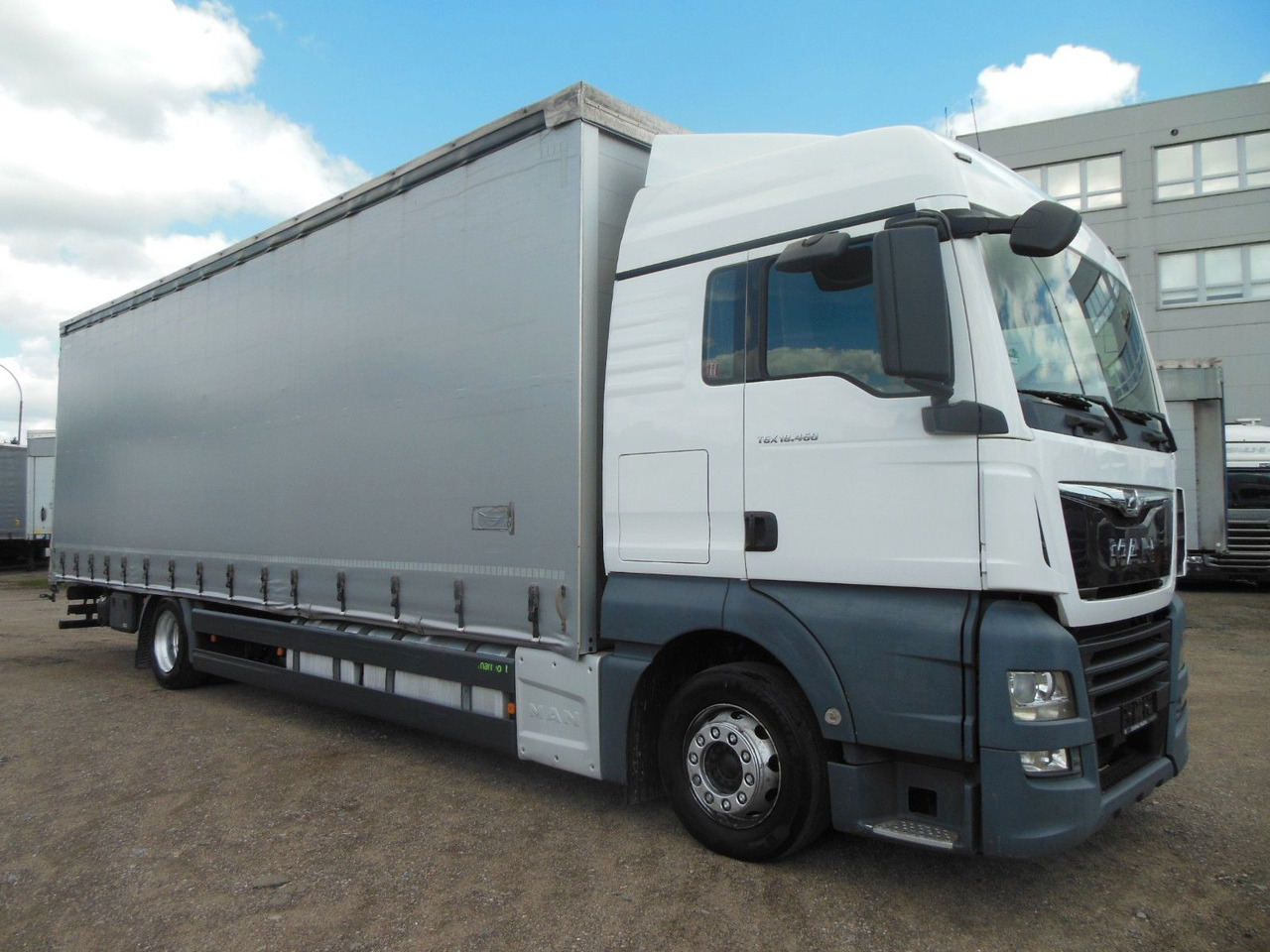 MAN TGX 18.460, XLX, VOLL LUFT, PRITSCHE 9,2M, TOP!! - Caminhão com lona: foto 2 MAN TGX 18.460, XLX, VOLL LUFT, PRITSCHE 9,2M, TOP!! - Caminhão com lona: foto 2