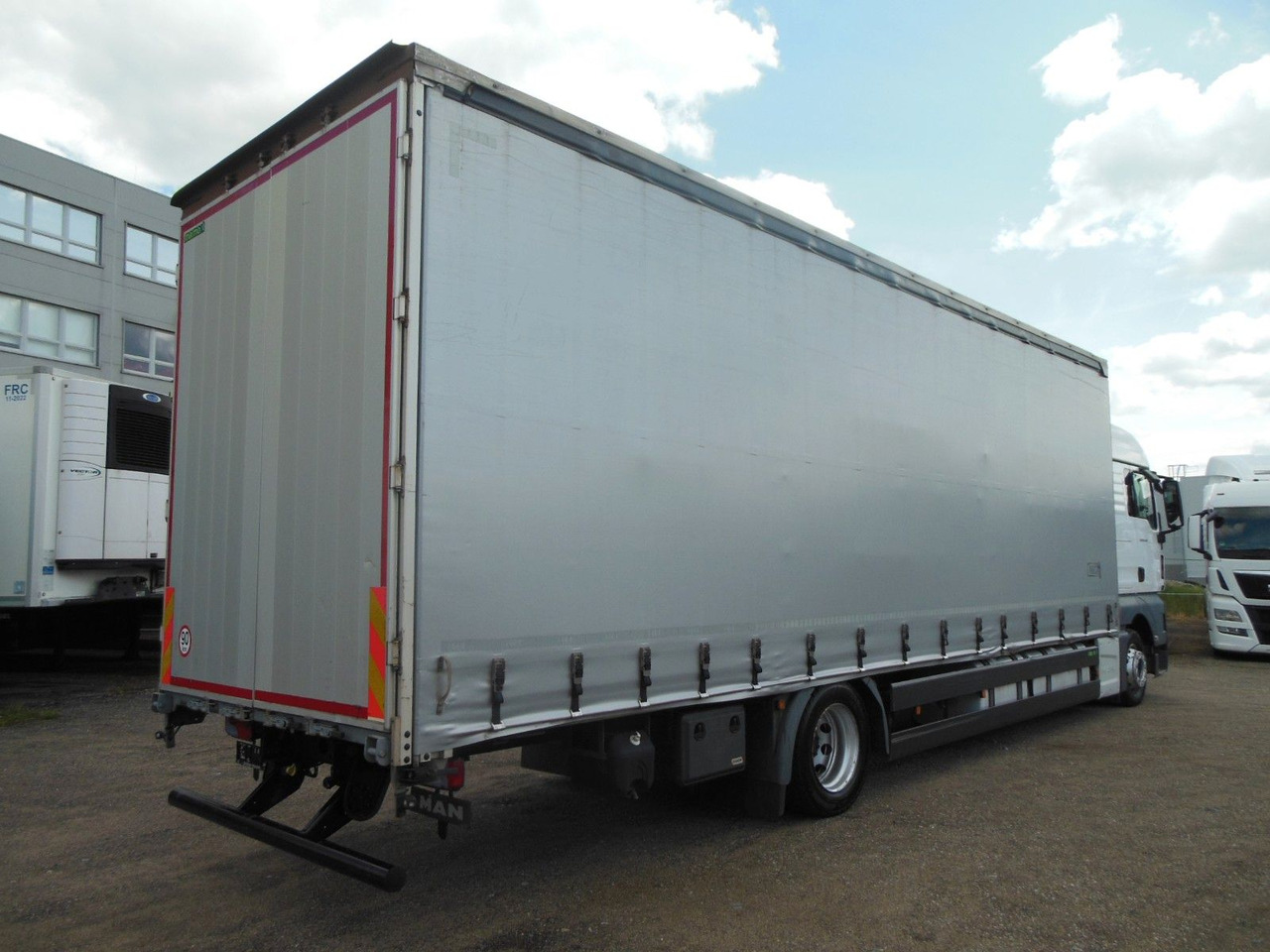 MAN TGX 18.460, XLX, VOLL LUFT, PRITSCHE 9,2M, TOP!! - Caminhão com lona: foto 3 MAN TGX 18.460, XLX, VOLL LUFT, PRITSCHE 9,2M, TOP!! - Caminhão com lona: foto 3