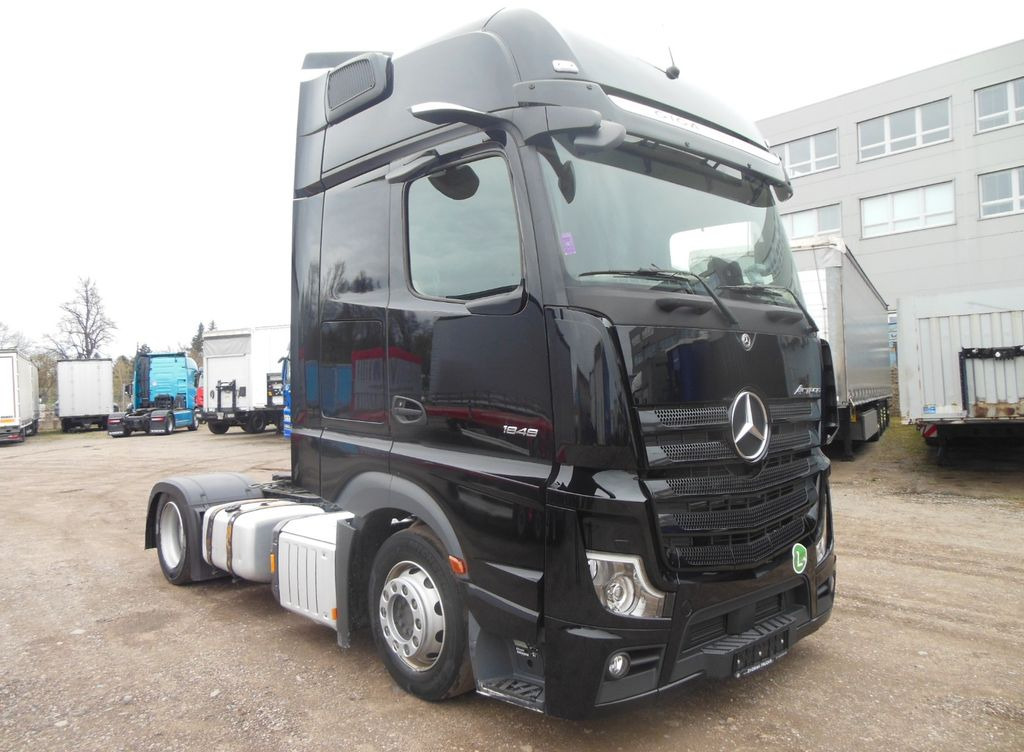 Mercedes-Benz 1848 ACTROS, LOWDECK, GIGA SPACE, STANDKLIMA Mercedes-Benz 1848 ACTROS, LOWDECK, GIGA SPACE, STANDKLIMA - Tractor: foto 2 Mercedes-Benz 1848 ACTROS, LOWDECK, GIGA SPACE, STANDKLIMA Mercedes-Benz 1848 ACTROS, LOWDECK, GIGA SPACE, STANDKLIMA - Tractor: foto 2