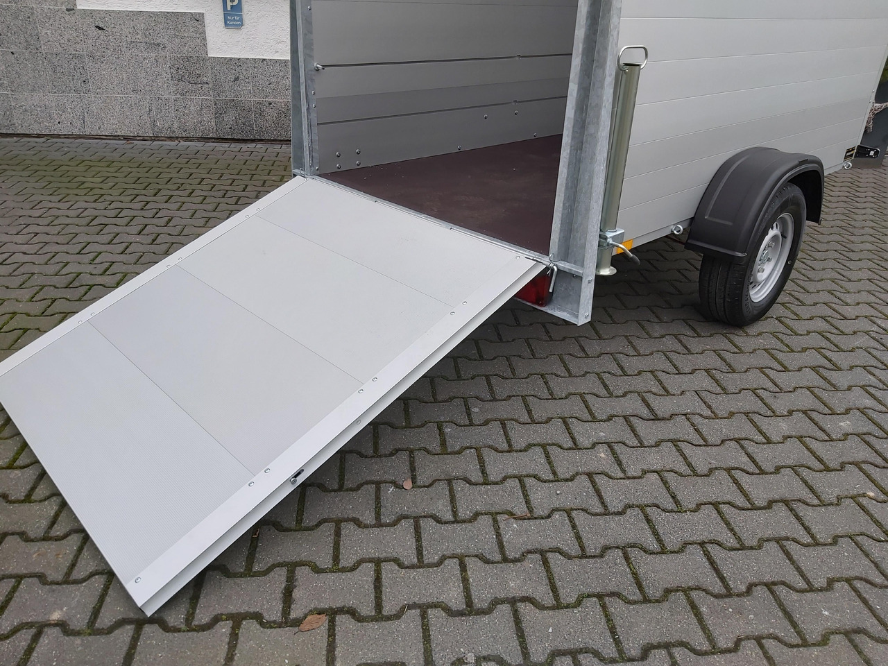 ALUBOXX Deckelanhänger GTB 1200 VT3 251x126x153cm Heckrampe (S) 1200kg Winter Aktion - Reboque furgão: foto 4 ALUBOXX Deckelanhänger GTB 1200 VT3 251x126x153cm Heckrampe (S) 1200kg Winter Aktion - Reboque furgão: foto 4